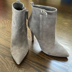 Pour la Victoire grey suede booties
